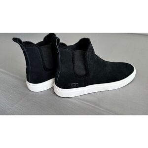 UGG Alameda Chelsea Slip On Sneakers Sz 10
